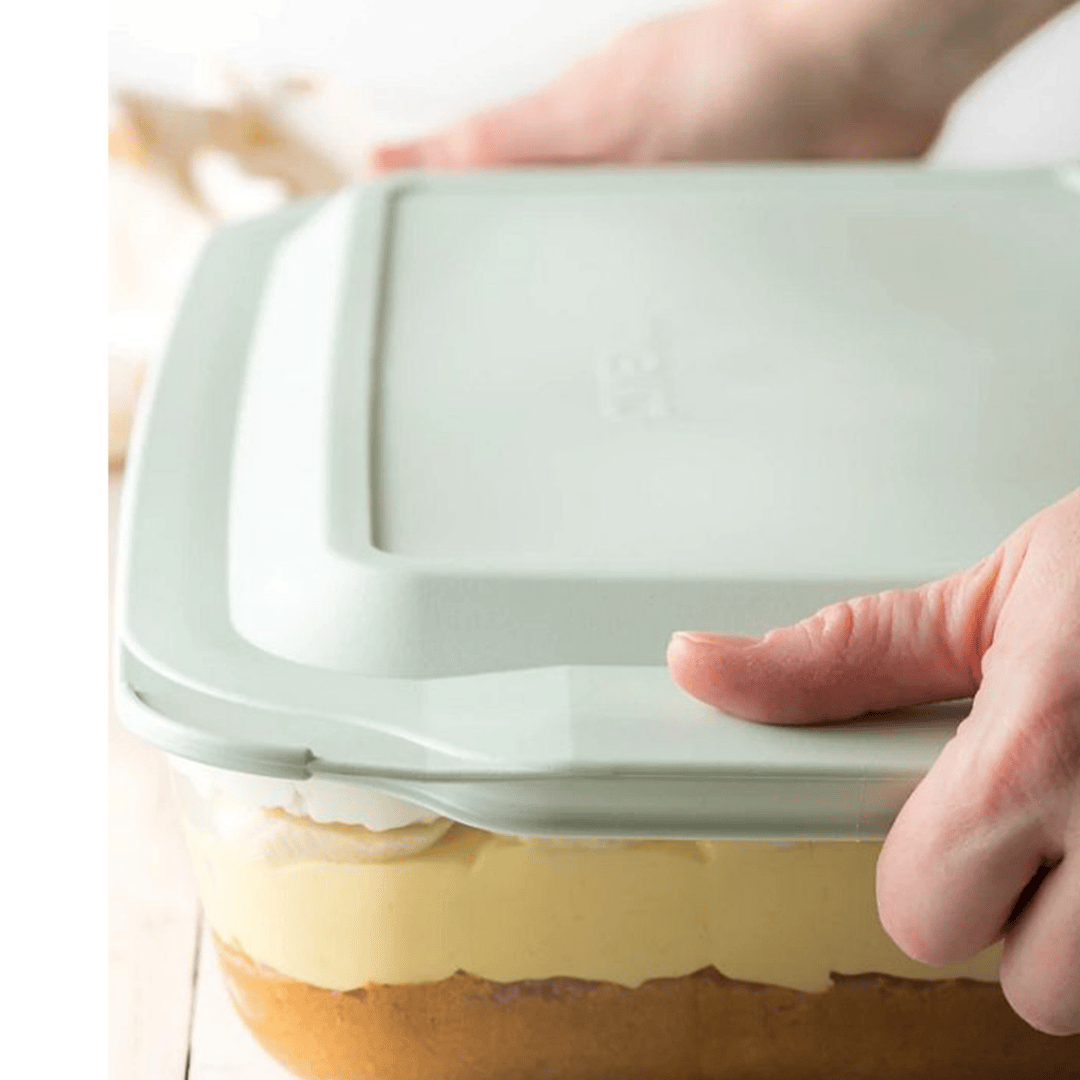Pyrex? Deep 9 x 13 Rectangular Glass Baking Dish with Sage Green Lid - Image 3